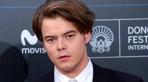 His parents were part of a band called comanechi when they met. Charlie Heaton From Stranger Things Has A Secret Child And Fans Are Losing Their Popbuzz