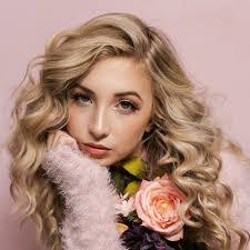 Alix Rose's Instagram, Twitter & Facebook