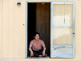 Молодая корейская семья переезжает в американскую глубинку. How Minari Conveys Asian Wariness Of The American Dream