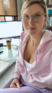 Hazel Mclean's Instagram, Twitter & Facebook