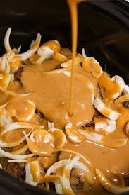 Add 1/2 cup of water and spices. Crock Pot Cube Steak With Gravy Recipe Tipbuzz