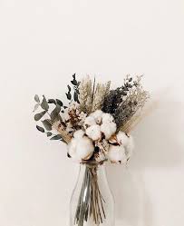 Pinterest Camilleelyse In 2020 Flower Vase Arrangements Dried Flower Arrangements Flower Arrangements Diy