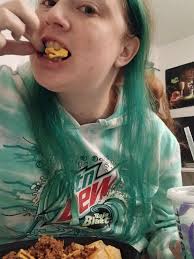 i just be chilling and listening to my music fr