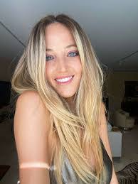 Tracy Battaglia's Instagram, Twitter & Facebook