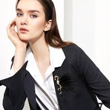 Amazon.com: Flamingo Brooch Pin for Women Girls CZ Crystal Big Pink Feather  Animal Badge Brooches Lapel Pins Boutonniere Corsage Elegant Cloth Dress  Suit Tie Accessories Jewelry Gifts Mother's Day (Black Feather): Clothing,