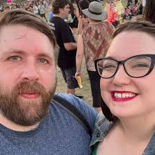 Content creators: what's a boundary you've set with your content? What  topics do you keep off screen/out of content? For me, the big ones are  body/health conversations, and wedding photos/details about my