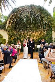 Bride And Groom At Primrose Courtyard At Wynn Las Vegas Wedding Planner Green Orch Las Vegas Wedding Locations Las Vegas Wedding Venue Las Vegas Wedding Wynn