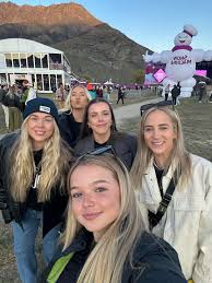 Shanelle Wright (@shanellewright3)