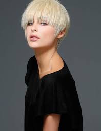 (coiffure femme visage long : Coupe Au Bol La Nouvelle Coupe Courte Tendance Coupe De Cheveux Coupe Au Bol Cheveux Courts Visage Carre