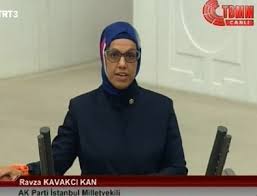 Cumhuriyet yazarı barış pehlivan bugünkü yazısında, akp milletvekili ravza kavakçı kan'ın, abd'de aldığı eğitimin masraflarının i̇bb tarafından karşılandığı s. Ravza Kavakci Kan Biyografya