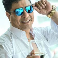 Una foto con uno de los más grandes cantantes de Rockola Don Cecilio Alva  crecí escuchando y cantando sus canciones ... un honor trabajar a su lado  maestro...