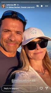 Love to watch them both every morning dont leave the morning show at all I  look forward to watching it every morning to great looking couple to 🥰