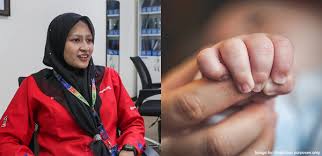 The mother and newborn were rushed to serdang hospital once the medical team arrived. Rapid Kl Staff Helps Pregnant Woman Deliver Baby In Puchong Prima Lrt Station Fly Fm