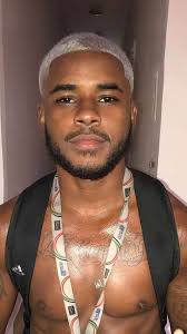 Quem é o ator trans de Vai na Fé