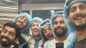 Laboulayenses en Qatar: Un influencer catarí nos escoltó hasta cruzar la  frontera