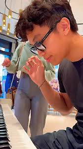 Tsm Svt Play Vincent Piano