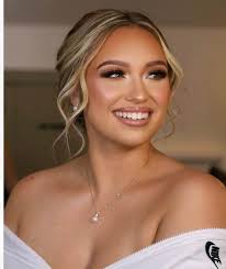 Needing someone to do bride +6 bridesmaids hair for my wedding in London,KY 