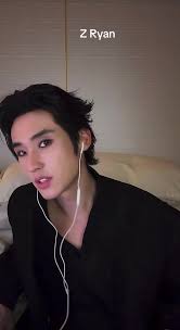 张赫在北京的官方照片拍摄与直播活动| TikTok