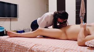 极品泄密流出❤️东航空姐邻居骚母狗穿着汉服幽会隔壁王胖子换装Sm制服做爱被操到潮喷| Xasiat