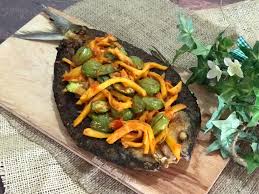 Banyak sedikit cabenya sesuai selera ya. Siapkan Hidangan Berbuka Puasa Yuk Masak Bandeng Panggang Sambal Mangga Okezone Lifestyle