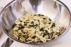 I'm also using a 'florentine powder' which you can easily get it . So Crispy You Can T Stop Easy Diy Almond Florentine For Cny