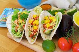 Serve fish in warm tortillas with coleslaw and a drizzle of dipping sauce. Fisktaco Har Far Du Inspiration Till Godaste Varianten Av Fisktaco