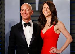 Jeffrey preston bezos is an american business magnate, media proprietor, and investor. Amazon Jeff Bezos Ex Frau Verkauft Aktien Fur 400 Millionen Dollar