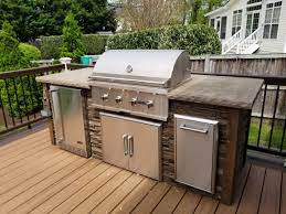 Prefab outdoor kitchens have recently become more popular, and the advantages of these spectacular outdoor kitchens are very evident. Outdoor Kitchen On Deck Easy 5 Part Definitive Guide