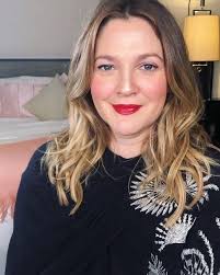 Drew Barrymore's racing pit crew outfit in Charlie's Angels (2000)