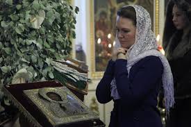 Можно ли женщине молиться дома без платка на голове? - Православный журнал  «Фома»