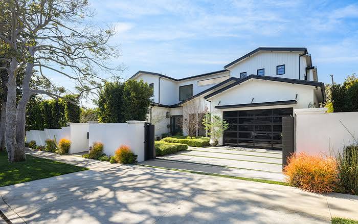 Supermodel Adriana Lima Sells Fashion-Forward Brentwood Home - DailyDEEDS