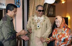 Before downloading you can preview any song by mouse over the play button and click play or click to. Azmin Ali Jejak Kaki Ke Rumah Azwan Selepas 9 Tahun Hiburan Mstar