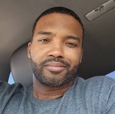 Derron Thompson's Instagram, Twitter & Facebook