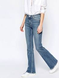 Would You Wear Flared Jeans With Sneakers Jeans And Sneakers Outfit Bell Bottom Jeans Outfit Flare Jeans