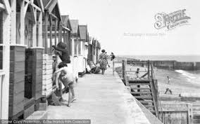 Little holland (nl) যুক্তরাজ্যের একটি ছোট শহর (bn); Photo Of Holland On Sea The Beach Huts C 1955