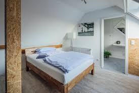 1951 yılında kurulan otel 2005 yılında tamamen yenilenmiştir. Hotels Unterkunfte Vorsfelde Viamichelin Hotel