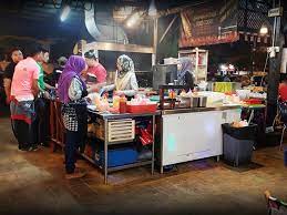 Di sisi kanan depan gedung, terdapat penjual santan terbesar di pasar mampang yang dikenal dengan panggilan haji jon. 23 Tempat Makan Menarik Di Ampang Restoran Best Untuk Foodie