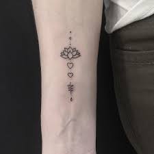 Flor De Lotus Mandala Tatuagem Feminina No Braco Novocom Top Muitas mulheres gostam de desenhos mais discretos e delicados. flor de lotus mandala tatuagem feminina