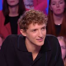 On me confond avec mes frères" : les confidences d'Aliocha Schneider sur sa  célèbre fratrie (ZAPTV)