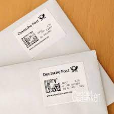 Eine briefmarke auf den briefumschlag aufkleben. Gadgetgedanken Briefmarken Selbst Gemacht Mit Der Internetmarke Der Post