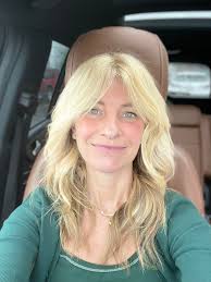 Shari Kaye's Instagram, Twitter & Facebook