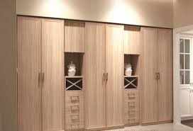 Yatak odası takımınızı seçerken yatak bazasına ve gardrobun ihtiyaçlarınızı karşılayıp karşılamayacağına dikkat etmenizde fayda var. Ilham Verici Yatak Odasi Dolap Modelleri 2021 Dekorcenneti Com