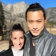 Should a flutist use vibrato while tuning? I was taught not to do so. A  professional oboist gives a straight tone A to the orchestra and string  players tune without vibrato. Both