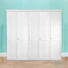 Grande armadio restaurato decapato e ridipinto alto 2,3 m.+ 50 cm pennacchio, largo 2,30 m., profondo 57 cm si smonta in 3 fasce: Armadio 5 Ante Shabby Chic In Legno Bianco Provenzale Le Chic Arredamenti