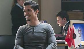 In its 15 consecutive seasons the series has become a success story with its tv ratings despite being criticized for continuity/logic errors. Arka Sokaklar Oyuncusu Bogac Aksoy Kansere Yakalandigini Duyurdu
