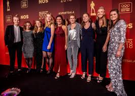 Suzanne schulting na de 3.000 meter superfinale van het nk in leeuwarden. Suzanne Schulting Pakt Op Sportgala Uit Met Sexy Rugdecollete Foto Ad Nl