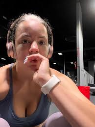 drop your most recent gym selfie 🤳 p.s. a moment for today's fit 🖤 this  new halter bra is 🧑🏼‍🍳 💋 🤌🏽