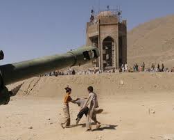 مسعود، د پلار د دولتي دندې له له امله پدې و نه تواندې چې سمې زده کړې وکړي، ځکه چې کال. Ù¾Ù†Ø¬Ø´ÛŒØ± Ùˆ Ø§Ø­Ù…Ø¯ Ø´Ø§Ù‡ Ù…Ø³Ø¹ÙˆØ¯ Kabul Press Ú©Ø§Ø¨Ù„ Ù¾Ø±Ø³