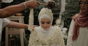 Juga informasi tentang hukum mandi bunga untuk jodoh dalam islam, cara mandi. Disebalik Mandi Bunga
