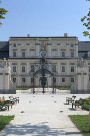 Az értékek megmentésére az intézmény „országbemutató programja keretében kiemelt. Entrance Picture Of Edelenyi Kastelysziget Tripadvisor